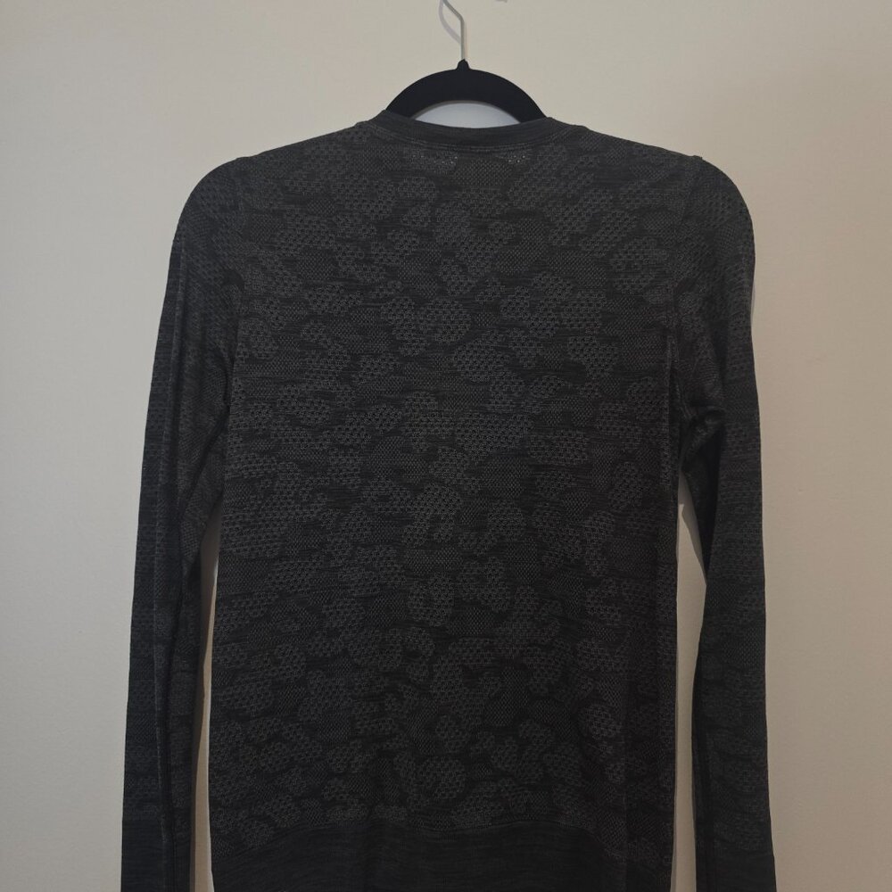 Lululemon Swiftly - Relaxed fit, Waist Length, Long Sleeve Top Size 6 - Picture 3 of 4